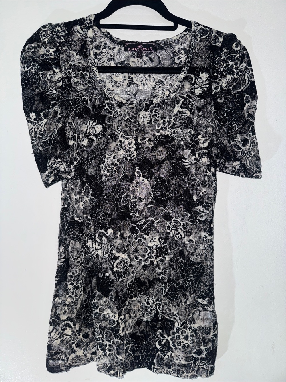 Y2K vintage Almost Famous Black and White Floral Lace-Print Short Sleeve Top